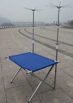 臨海市金蘋果塑鋼制品廠新品解析 多功能折疊飾品展示架，賦能夜市地?cái)偨?jīng)濟(jì)